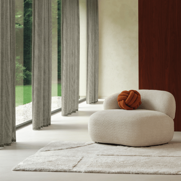 Inbetween gordijnen in de kleur grijs voor in de woonkamer