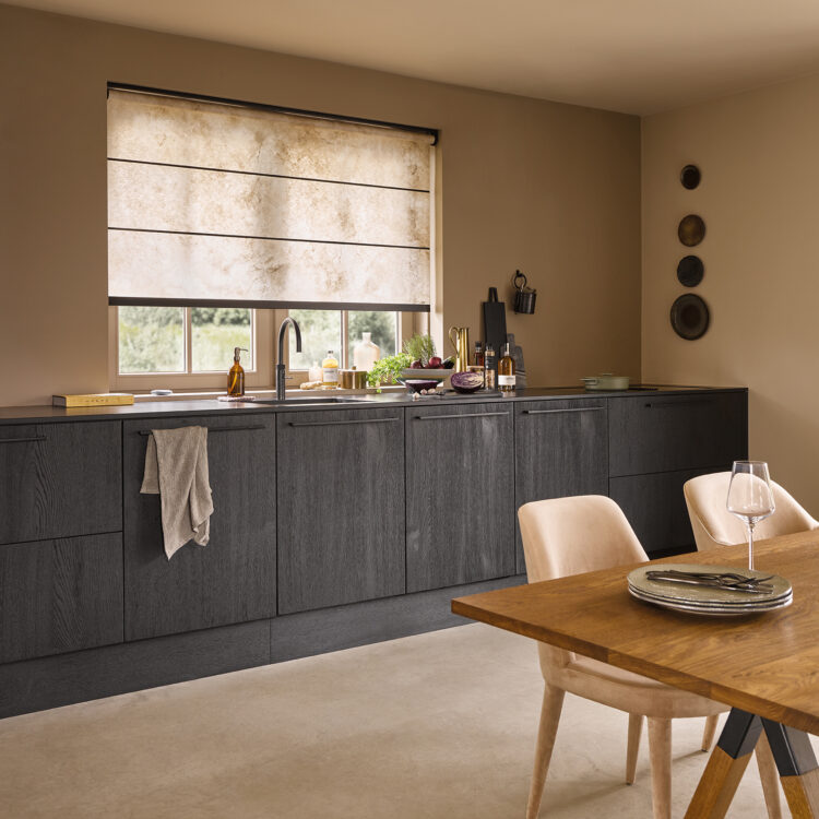 Luxaflex® Lightline rolgordijnen in de keuken