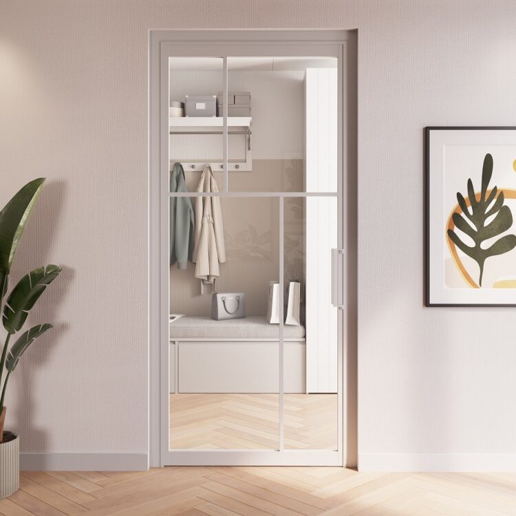 Detail stalen deur in wit met transparant glas en speelse vakindeling, extra grote glazen vakken voor een luchtige sfeer.