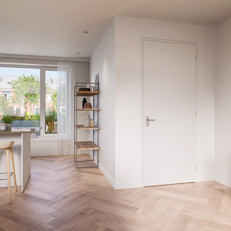 Situatie voor de make-over: woonkamer met witte houten deur wordt vervangen door stalen deur.