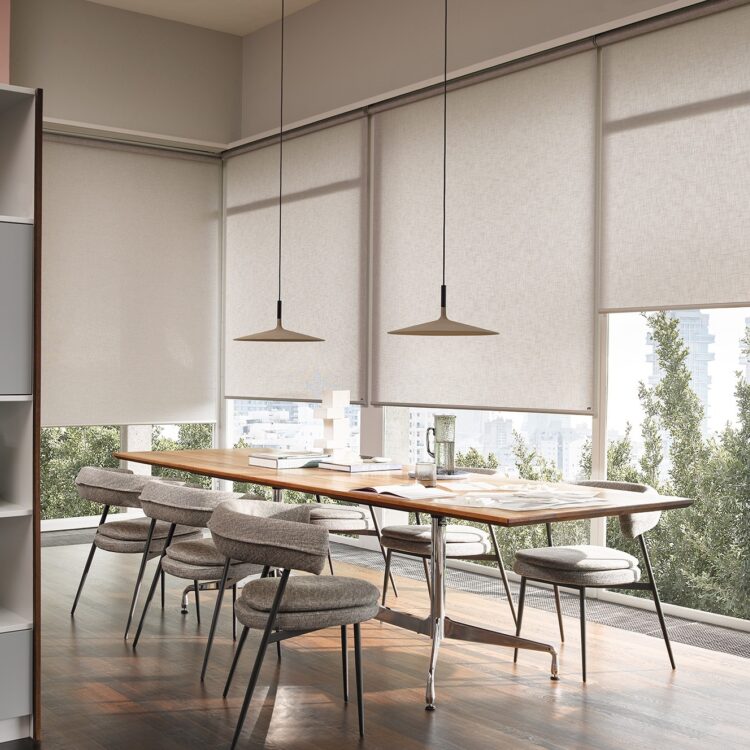 Luxaflex®Rolgordijnen in de eetkamer