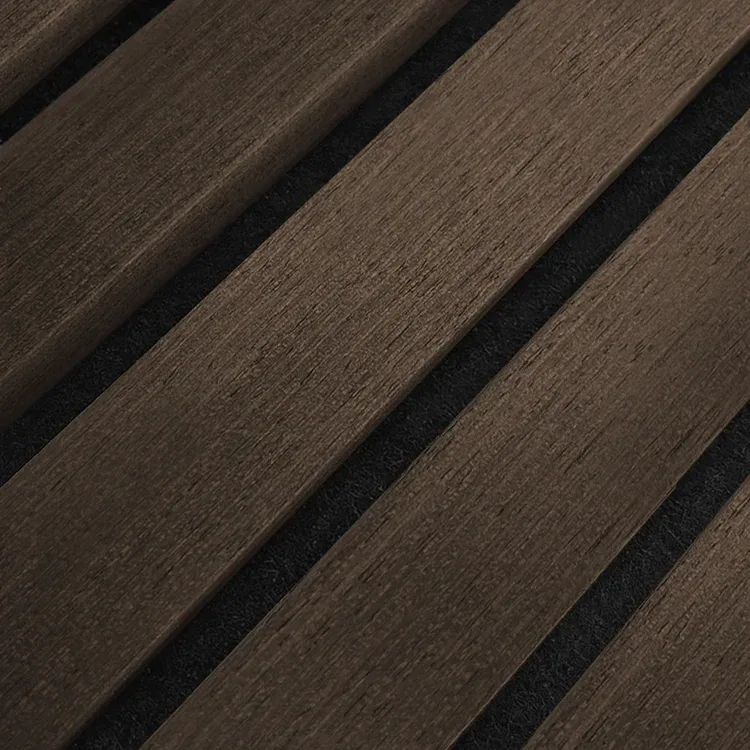 Detailfoto van een houten fineerpaneel in de kleur donker walnoot