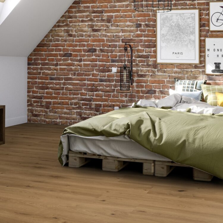 Warme, bruine houtlook pvc-vloer in slaapkamer
