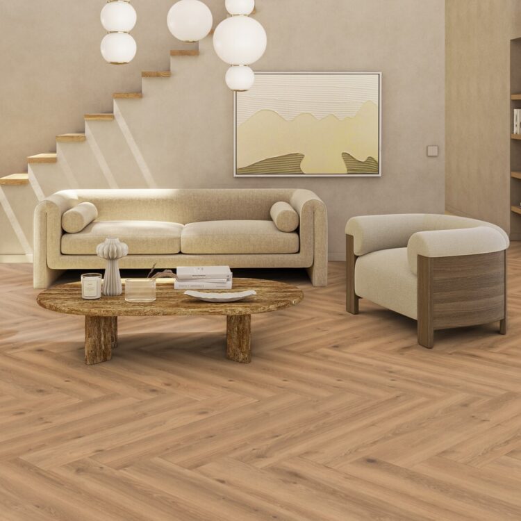Lichte houtlook pvc-visgraatvloer in woonkamer