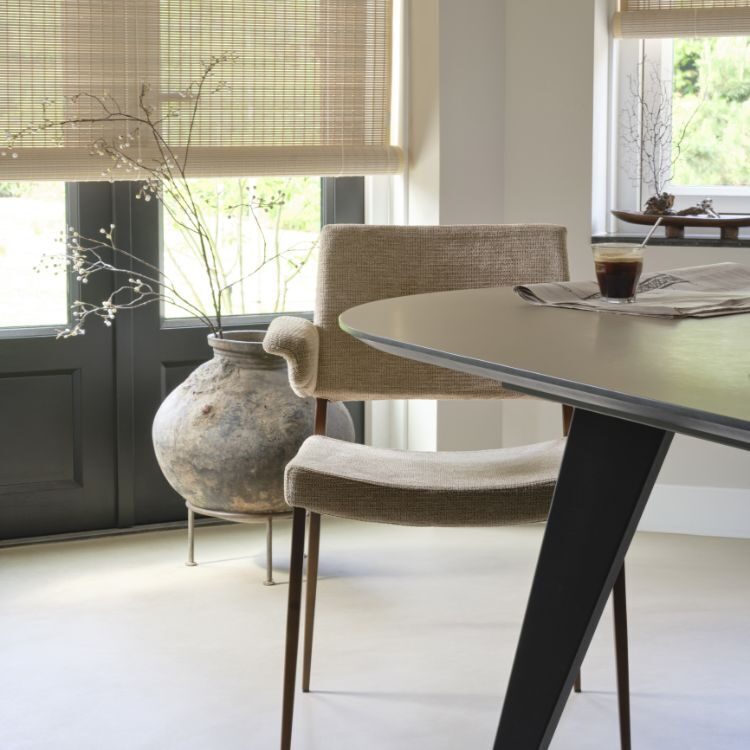 Licht gewevenhout rolgordijnen in eetkamer