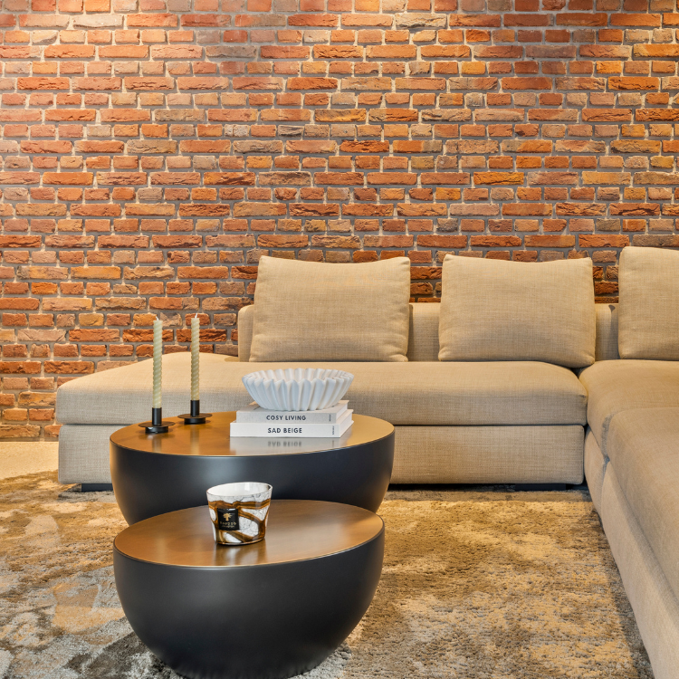 Moderne woonkamer met schoonmetselwerk