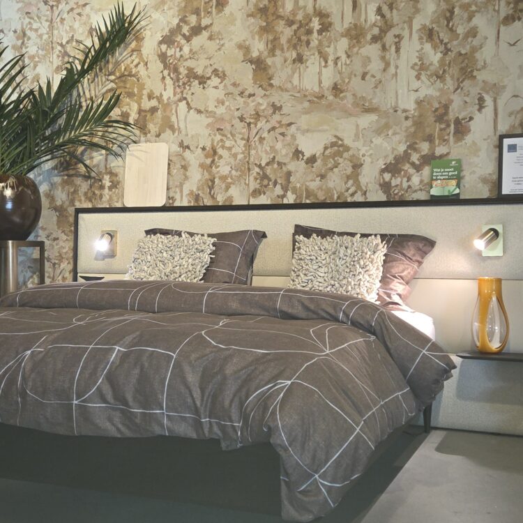 Thuisin Sfeerhuis Kampen slapen bed met achterwand voor behang