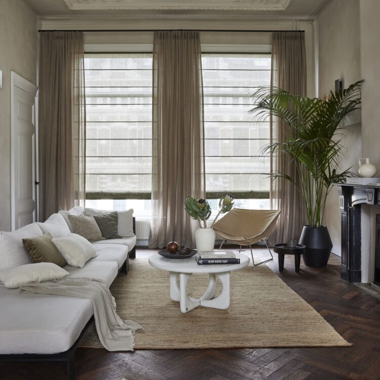 Toppoint Vouwgordijnen in de woonkamer in neutrale tinten