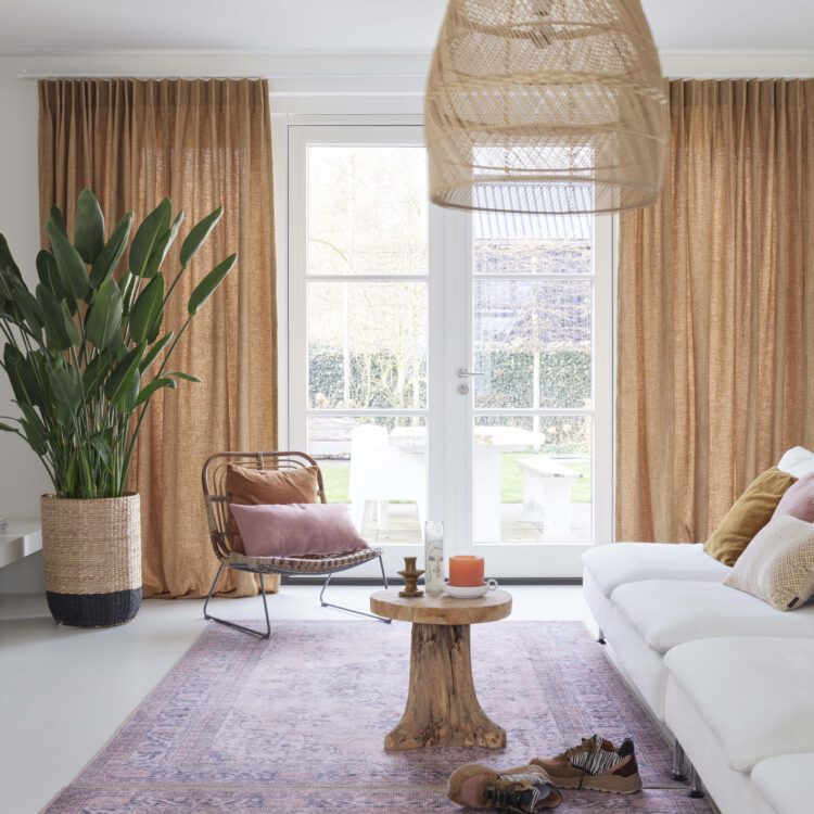 Beige gordijnen bij Thuisin