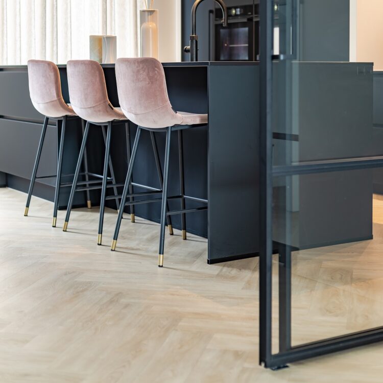 Lichte pvc-vloer van Therdex in houtlook