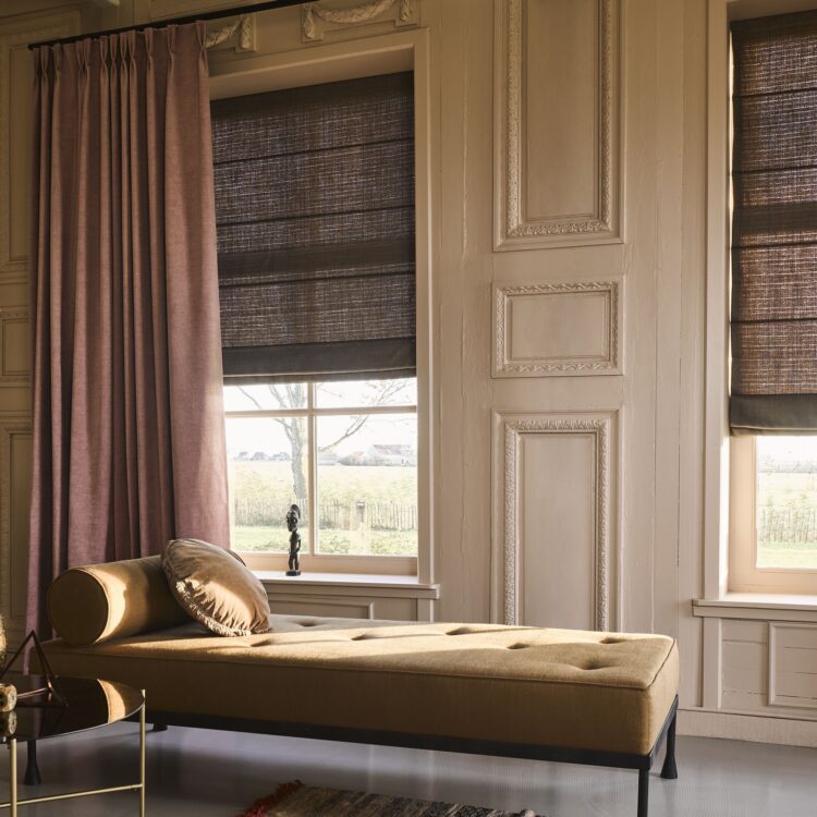 Woonstijl Hotel Chic: elegant, comfortabel en subtiel luxe interieur met warme kleuren en glanzende accenten.