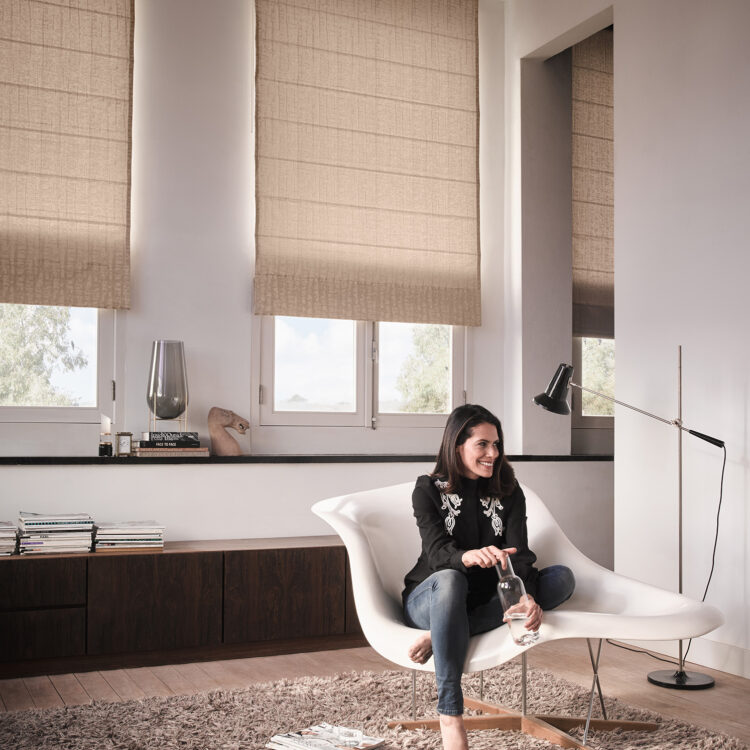 Luxaflex beige vouwgordijnen bij Thuisin