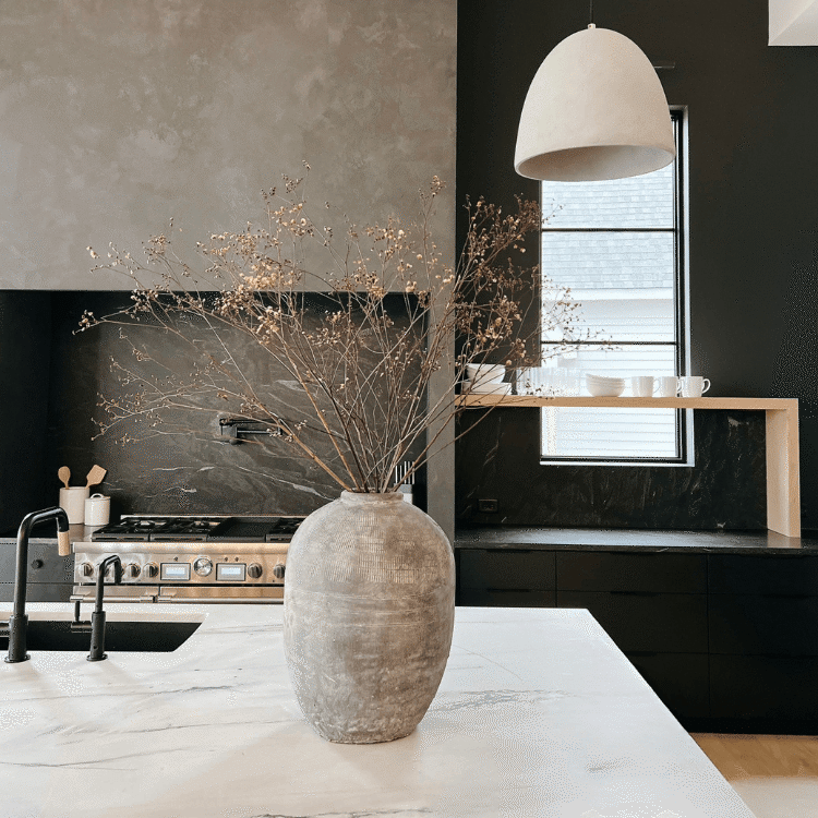 Grijze, industriële keuken