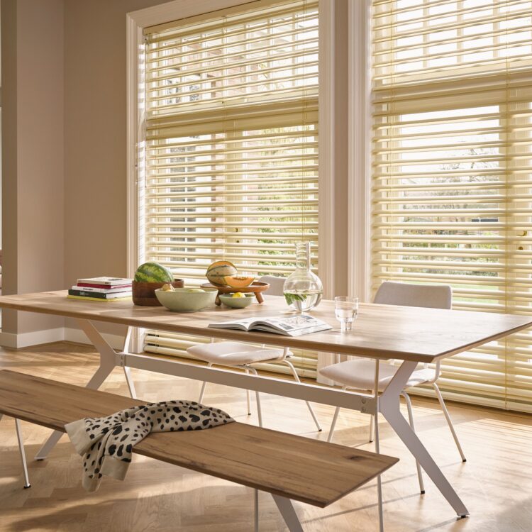 Luxaflex raamdecoratie in eethoek